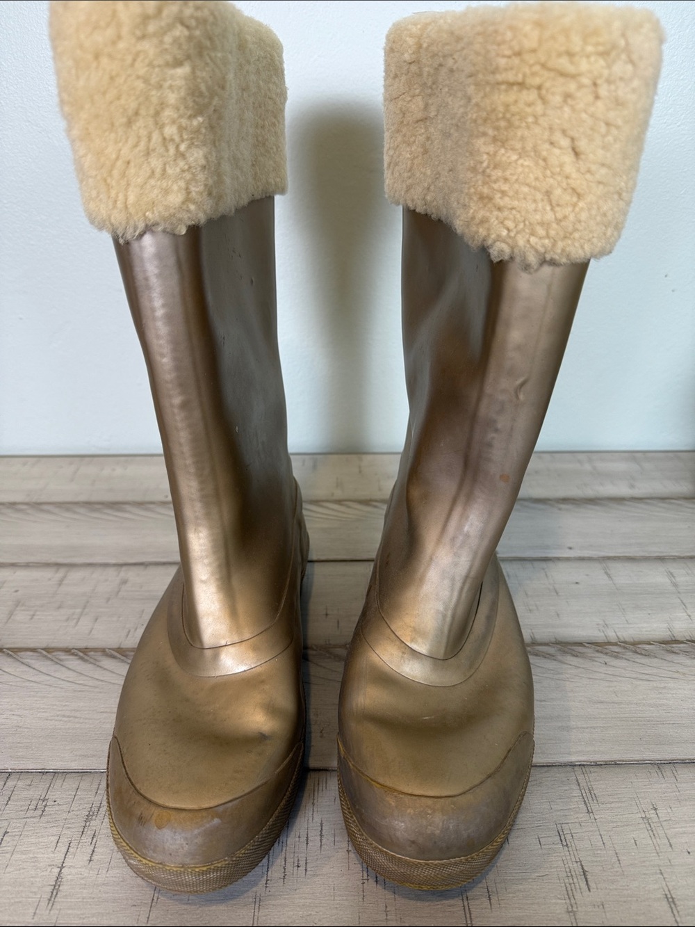 UGG Australia Millcreek Wellies Gold Shearing Lined Waterproof Boots 8
